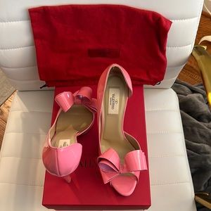 Patent Bow Dorsay Pump